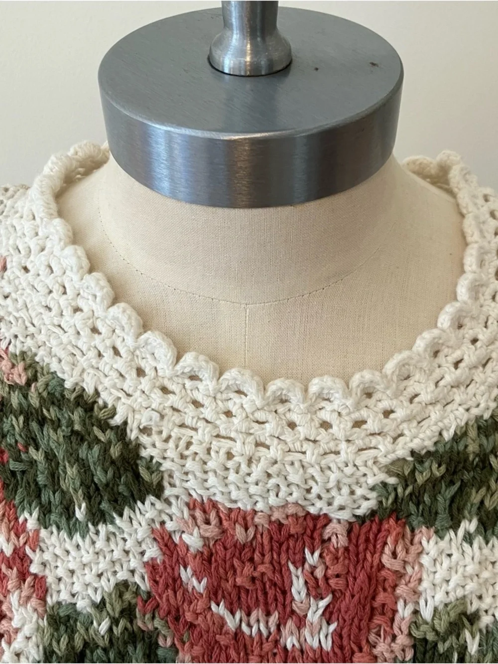 VTG Womens Tan Sz. S Sweater Embroidered Flowers Lace Crochet Short Sleeve - Picture 3 of 6
